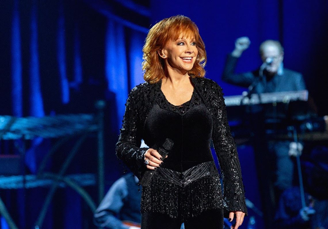 Review: Country legend Reba McEntire wows the crowd at PPG Paints Arena |  Pittsburgh Post-Gazette