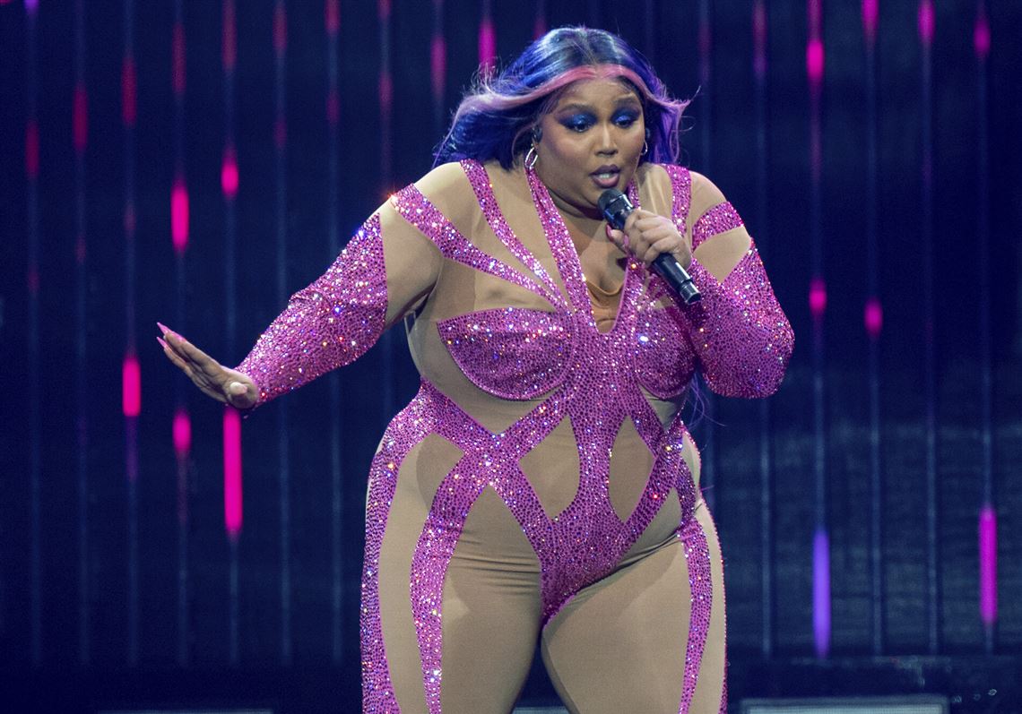 Lizzo does it all in long-awaited Pittsburgh show | Pittsburgh