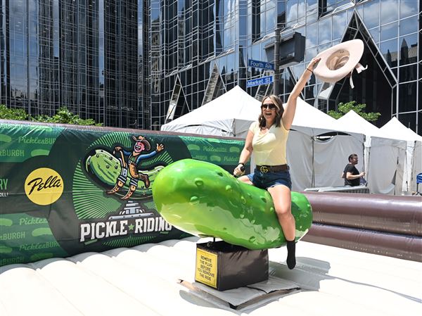 Michael Günzburger PLOTS ミヒャエル・ギュンツブルガー Keeping Picklesburgh weird with 'the first-ever full-size