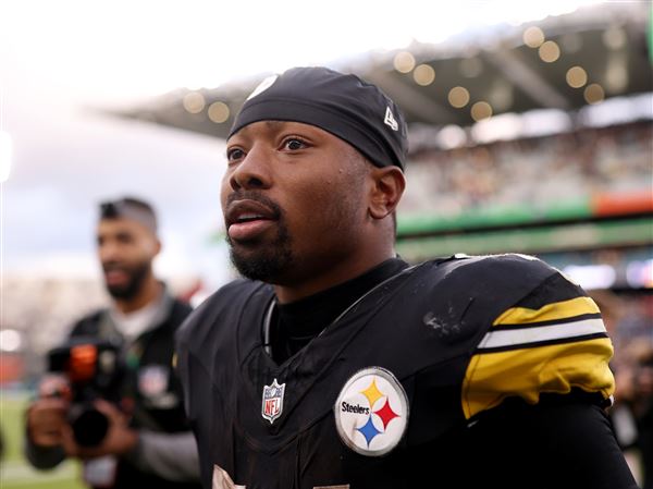 Steelers RB Kenneth Gainwell left bloodied but beaming after stepping in as  starter | Pittsburgh Post-Gazette