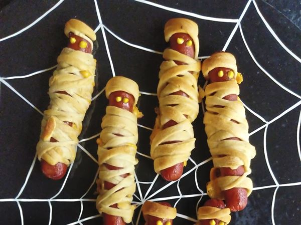 Easy Halloween treats like mummy dogs for trick-or-treating