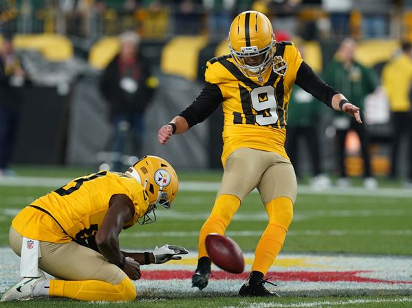 Steelers kicker Chris Boswell makes a field goal in the first half of last week's loss to the Packers at Acrisure Stadium.