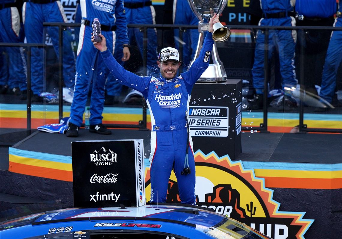 Kyle Larson wins 2nd NASCAR championship, denying Denny Hamlin in
