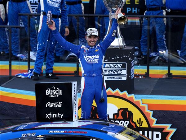 NASCAR-Phoenix-Auto-Racing-