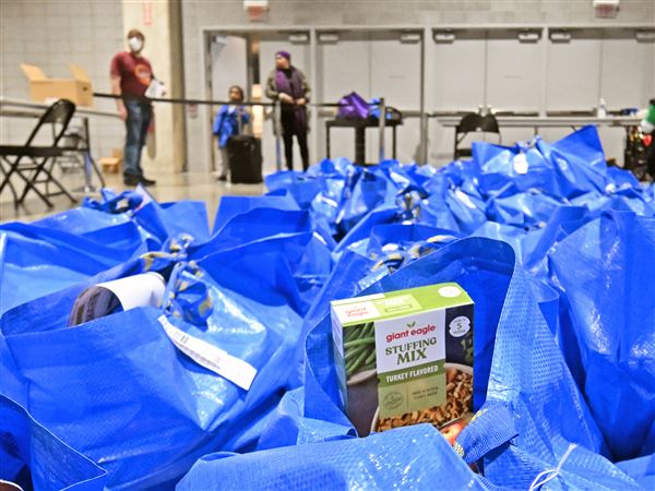 Hundreds show up for Thanksgiving fixings at Urban League of Greater Pittsburgh annual distribution event | Pittsburgh Post-Gazette Hundreds show up for Thanksgiving fixings at Urban League of Greater Pittsburgh annual distribution event | Pittsburgh Post-Gazette