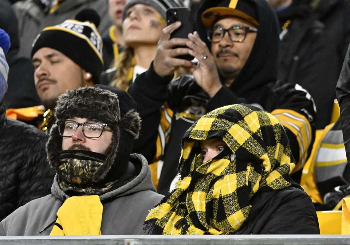 Steelers fans boo during 'Renegade' at Acrisure Stadium - Pittsburgh Post-Gazette