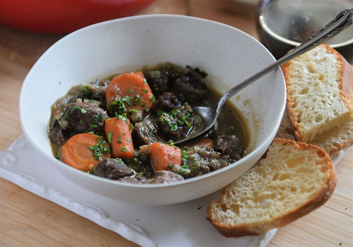 Image for Gretchen's Table: Re-create Anthony Bourdain's beef bourguignon