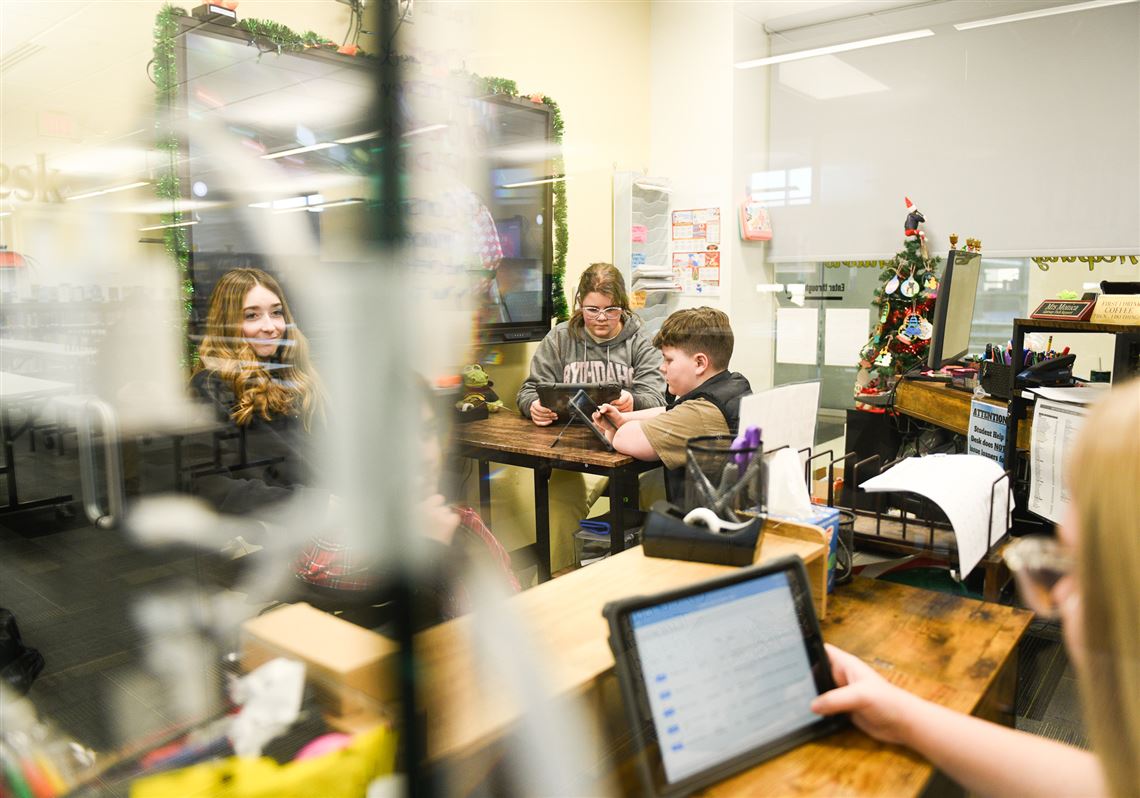 Student tech teams at Gateway, Duquesne learn life skills while setting up iPads