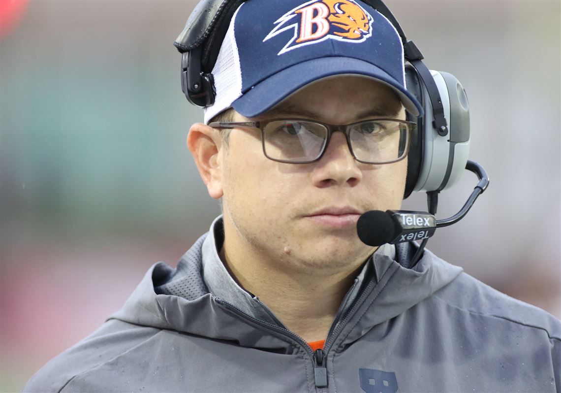 Bericht: Pitt verliert Linebacker-Trainer Ryan Manalac an Connecticut als ...