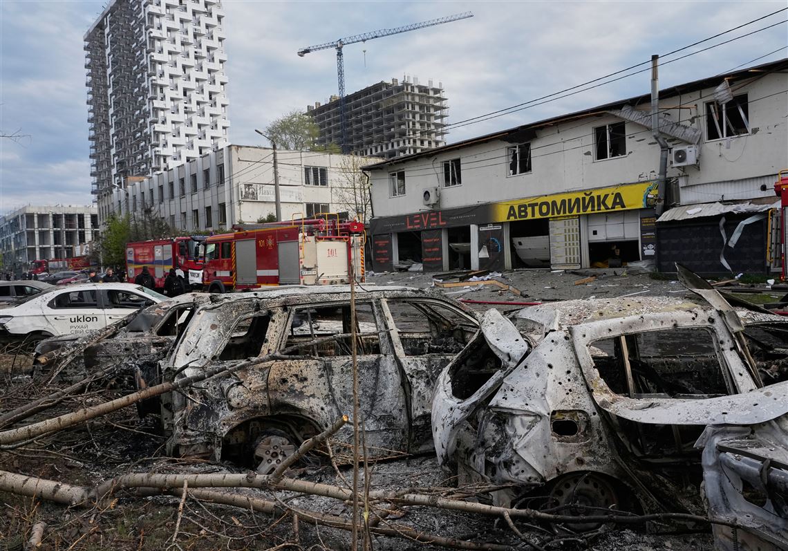 Russian attacks on Ukraine kill 1 and wound dozens; Ukraine targets Russian industrial areas