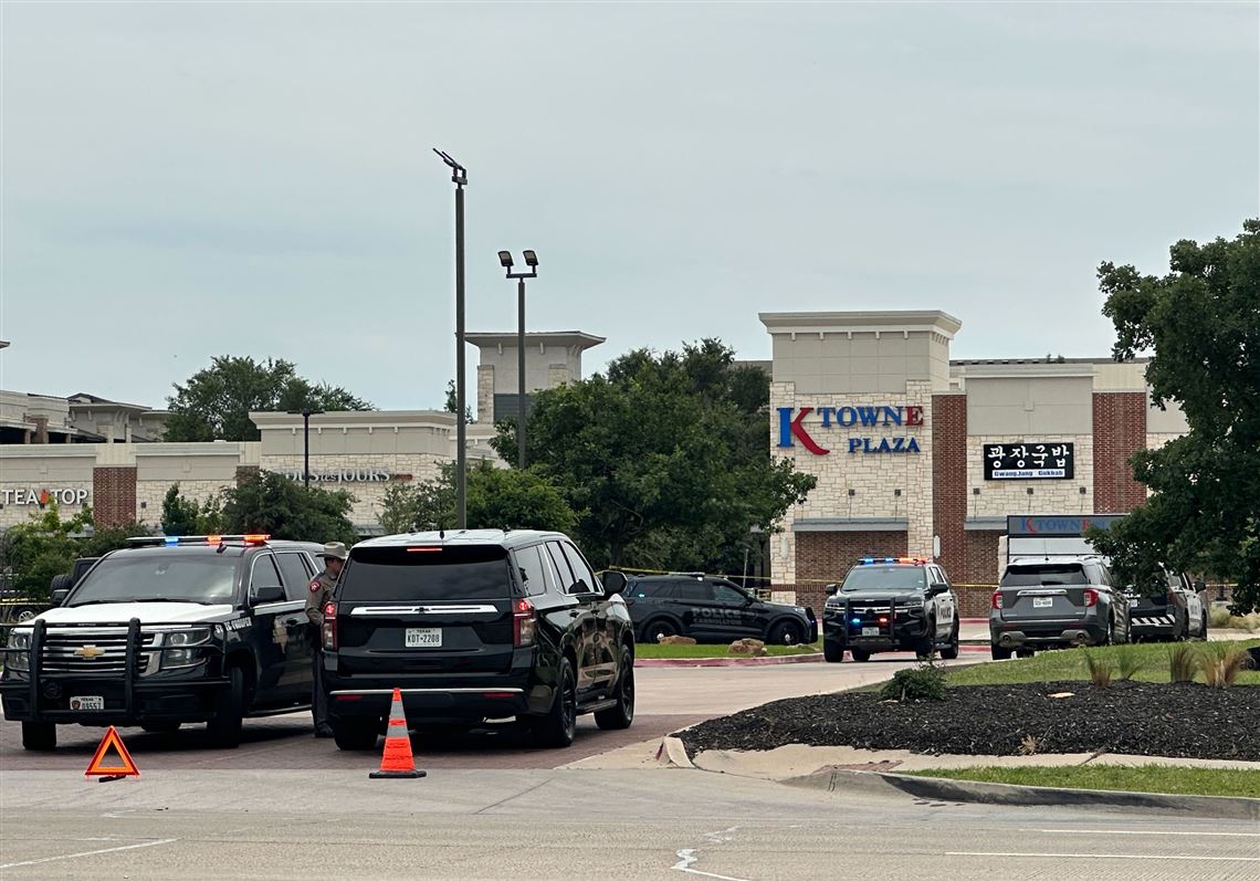 2 killed and 3 injured in shootings near a shopping mall north of Dallas, police say