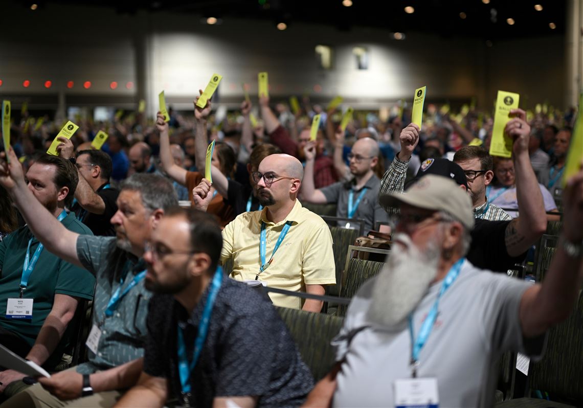 Pasters Part Southern Baptists advance ban on churches with women pastors | Prism News