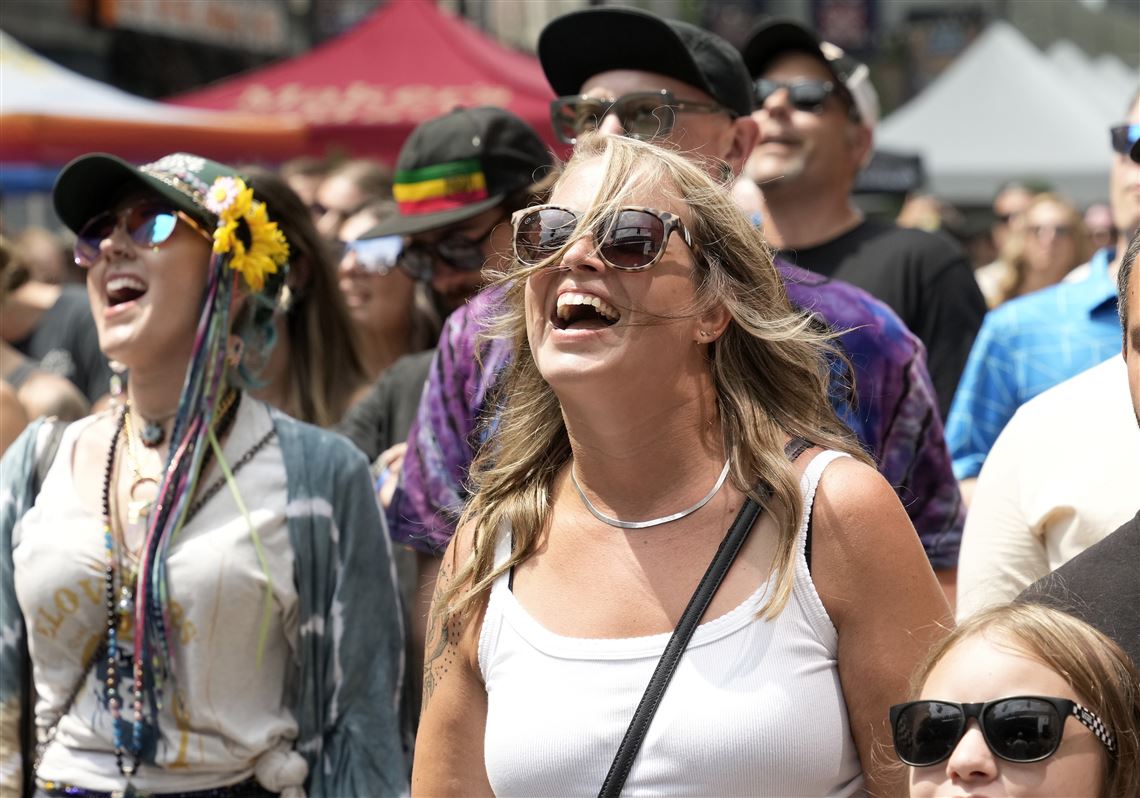Reggae festival draws hundreds Downtown, raises money for charity
