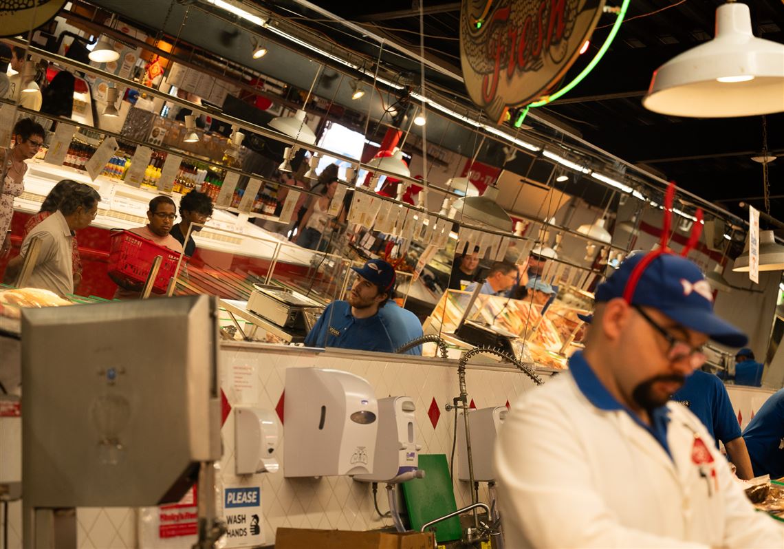 Wholey's Market hosts 8th annual lobster grab