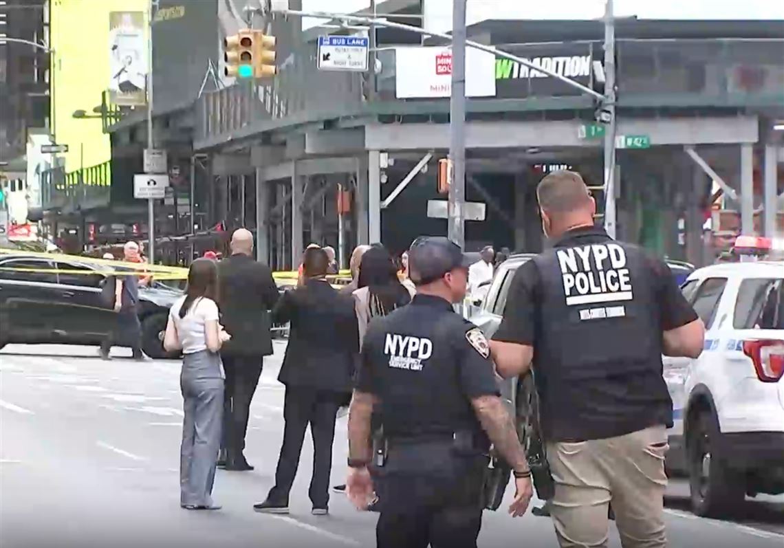 Woman randomly stabs 2 people in New York City's Times Square, killing 1, then is killed by police