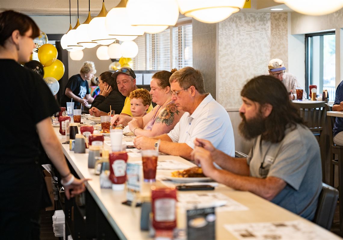 'It's like coming home': Dick's Diner has been dishing up comfort food for 80 years