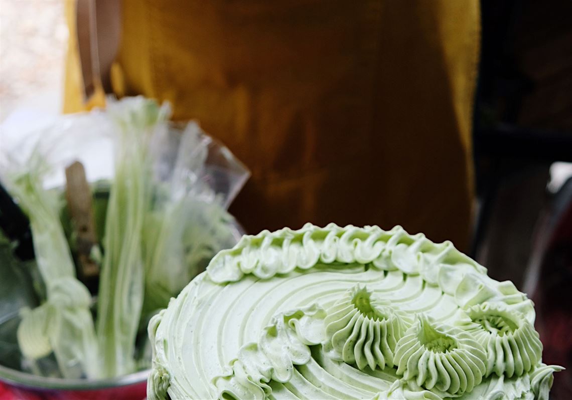 LA's on the cutting edge of cake. Here are 9 decorating tips from a buttercream queen