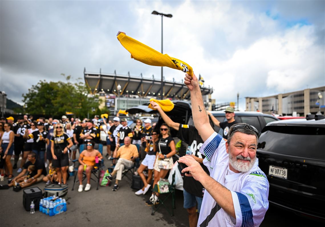 Steelers’ home opener brings crowds — and NASA’s first NFL flyover