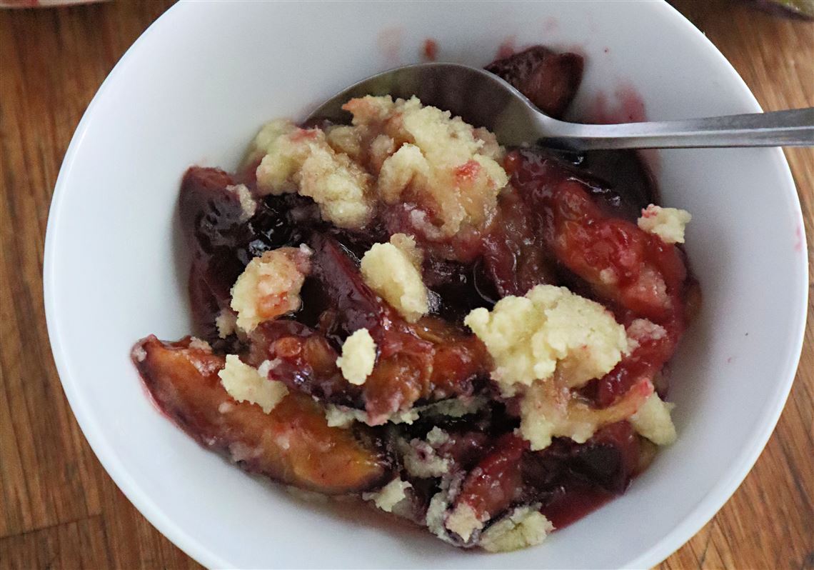 Gretchen's table: Tis the season for this crumble — if you can find plums