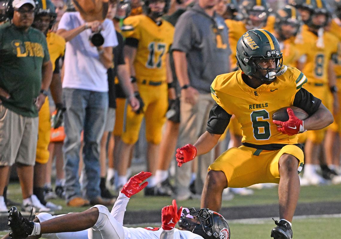 High school football action image from the WPIAL roundup article.